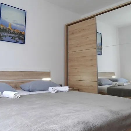 Seafront With Balcony Apartment *