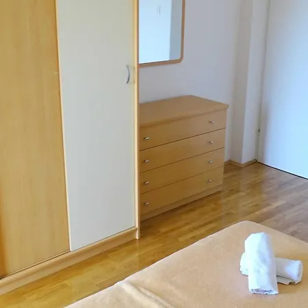 Apartment Seafront With Balcony Novi Vinodolski